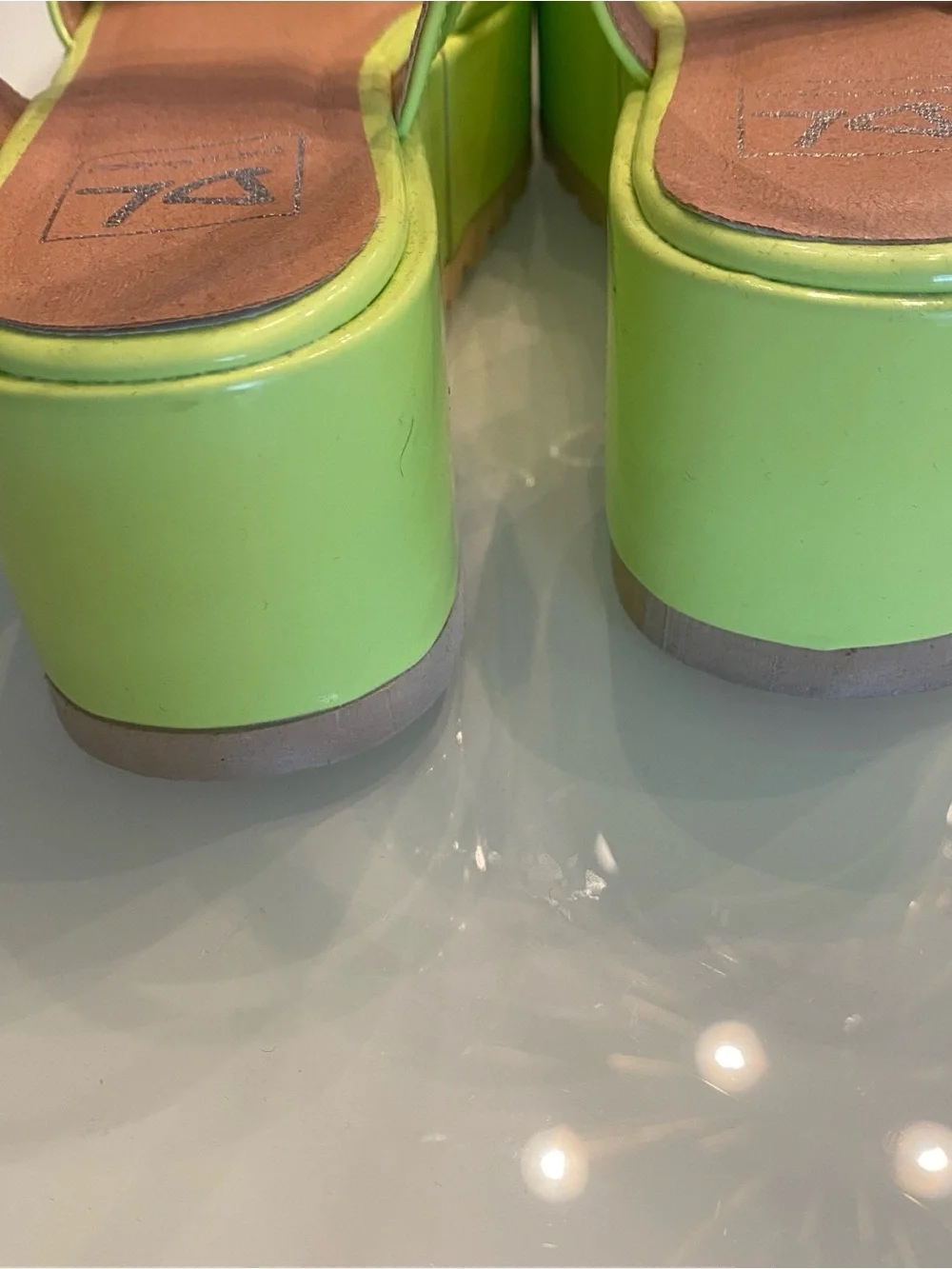EUC Dirty Laundry Lime Green Patent Platform Sandals - Size 7